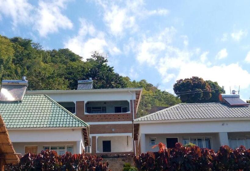 اتاق لوکس با بالکن و چشم‌انداز دریا, Ndau Lodge