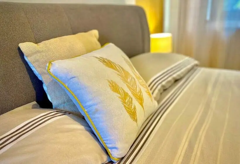 Deluxe Kolmen Hengen Huone, Golden Suite Marta Malpensa Milano Laghi