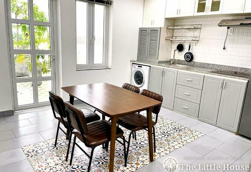 اتاق لوکس با بالکن, The Little House Cotton White