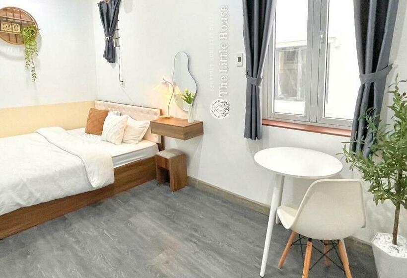 اتاق لوکس, The Little House Cotton White