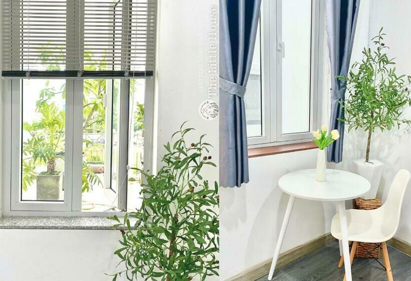 اتاق لوکس, The Little House Cotton White