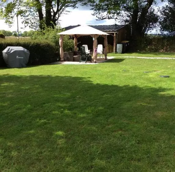 Camera Standard, Le Boterff Gites Et Camping
