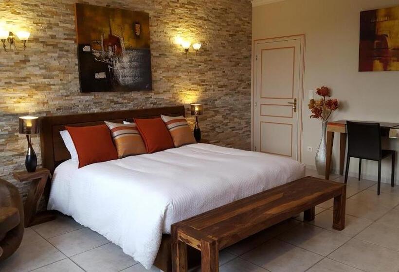 Люкс Вид на Бассейн, Le Mas Champenois