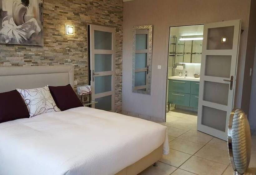 Номер Стандарт Вид на Бассейн, Le Mas Champenois