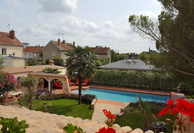 Номер Стандарт Вид на Бассейн, Le Mas Champenois