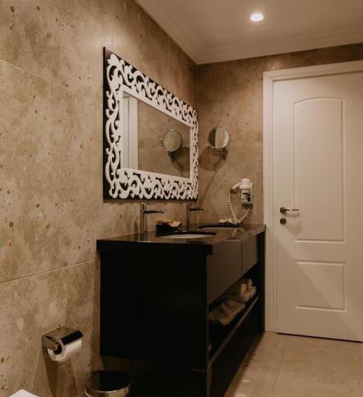 Полулюкс, Flower Hotels & Resorts