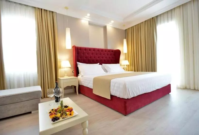 سوییت جونیور, Flower Hotels & Resorts