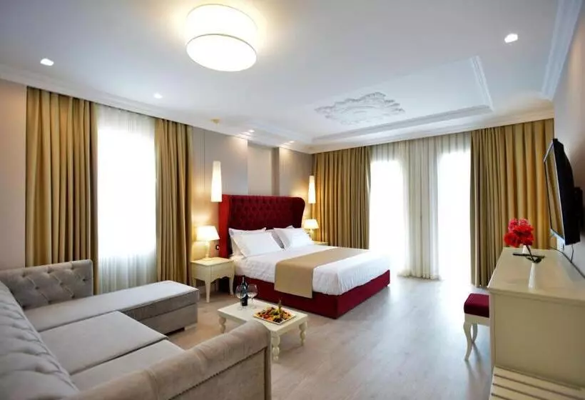 سوییت جونیور, Flower Hotels & Resorts