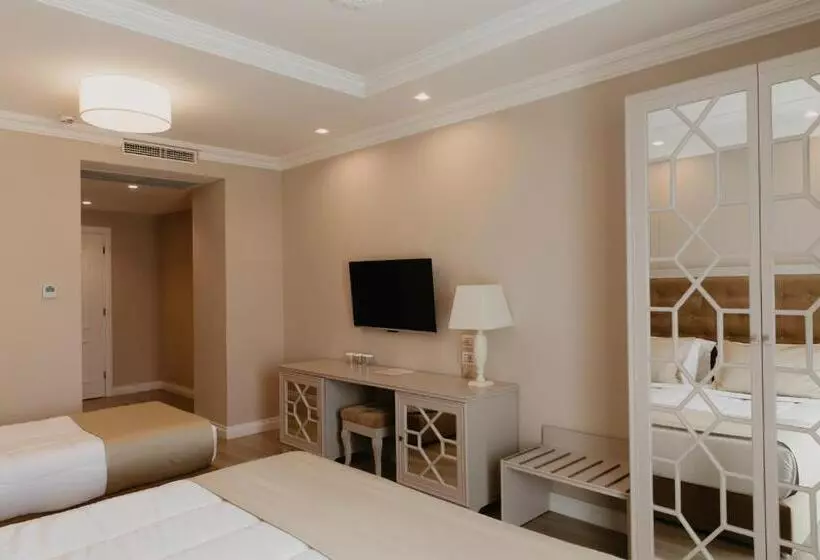 اتاق استاندارد سه تخته با بالکن, Flower Hotels & Resorts