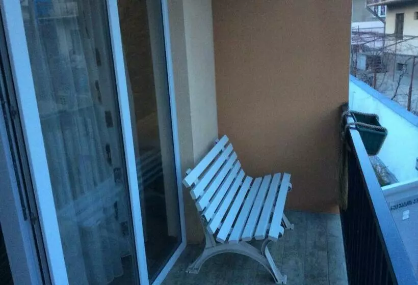 سوییت جونیور, Delisi