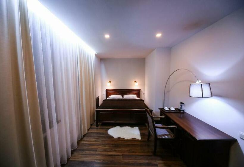 اتاق استاندارد, Dvin