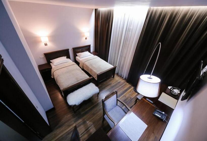 اتاق استاندارد, Dvin