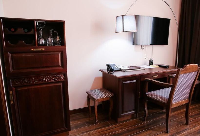 اتاق استاندارد, Dvin