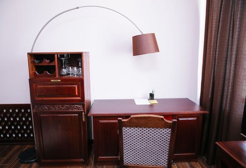 اتاق استاندارد, Dvin