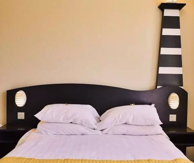 Standard Kolmen Hengen Huone Puutarhanäkymä, Hôtel Heod Binic Saint Quay Portrieux