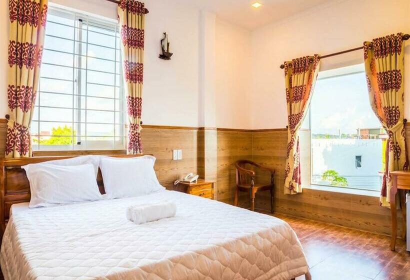 اتاق استاندارد با تخت بزرگ, Huu Le