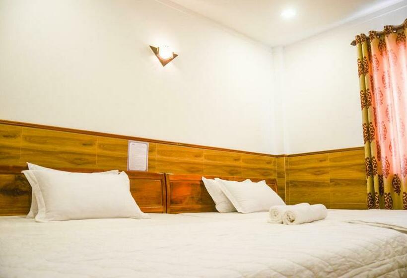 اتاق لوکس خانوادگی, Huu Le