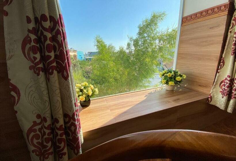 اتاق استاندارد با تخت بزرگ, Huu Le