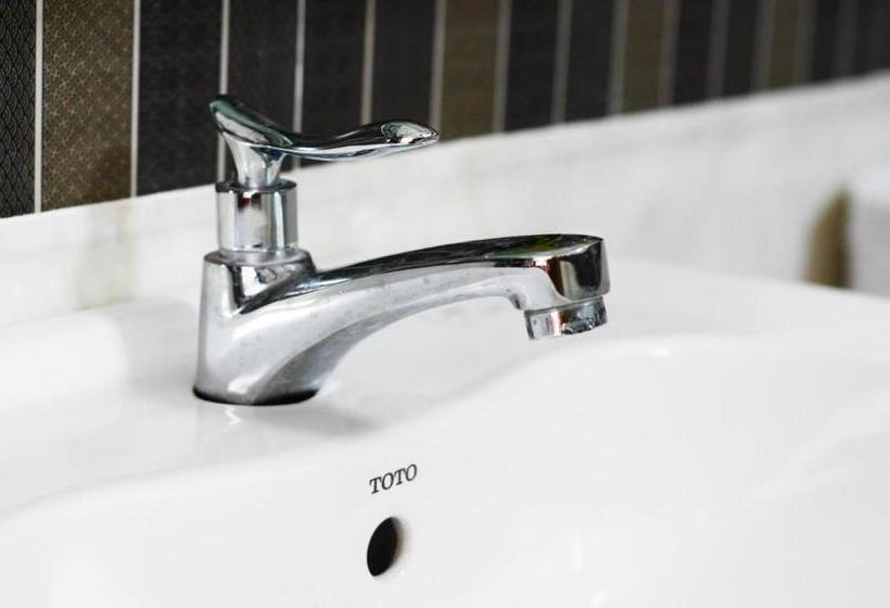 اتاق لوکس خانوادگی, Huu Le