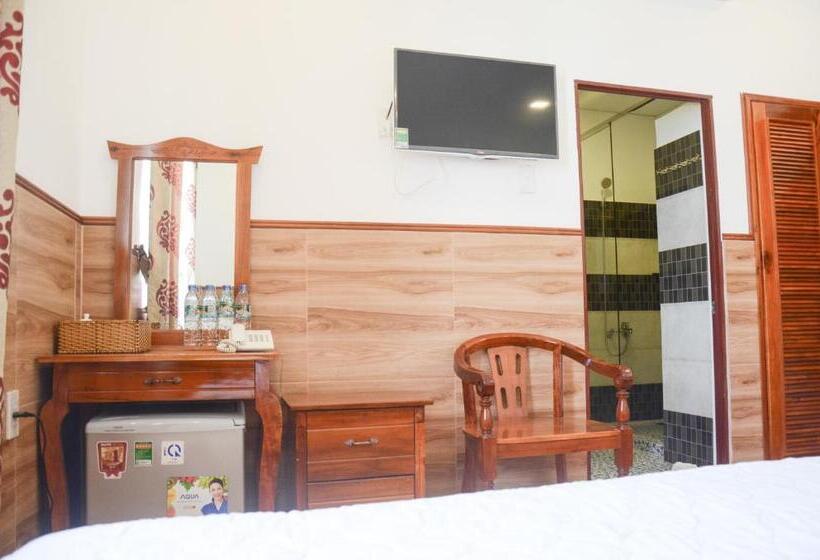 اتاق استاندارد چهار تخته, Huu Le