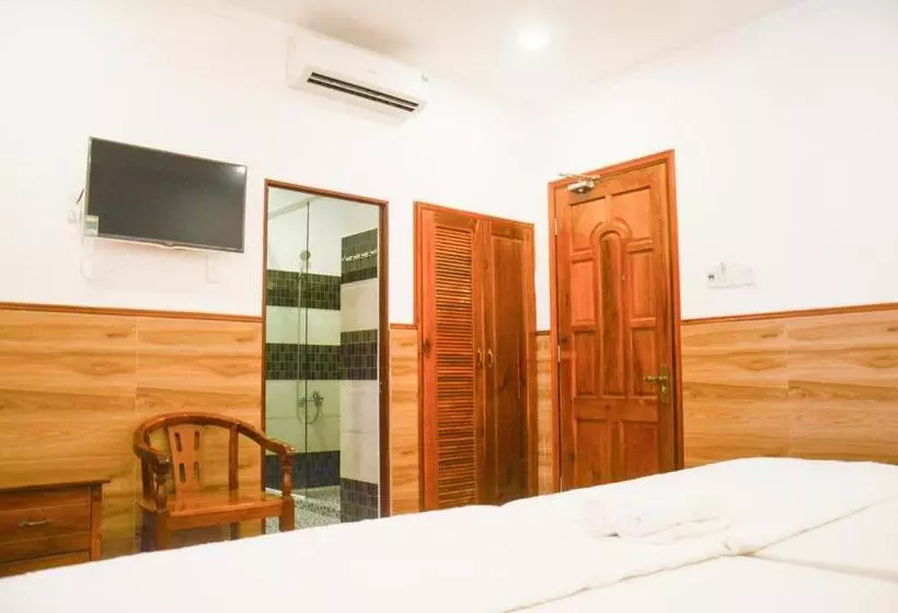 اتاق استاندارد چهار تخته, Huu Le