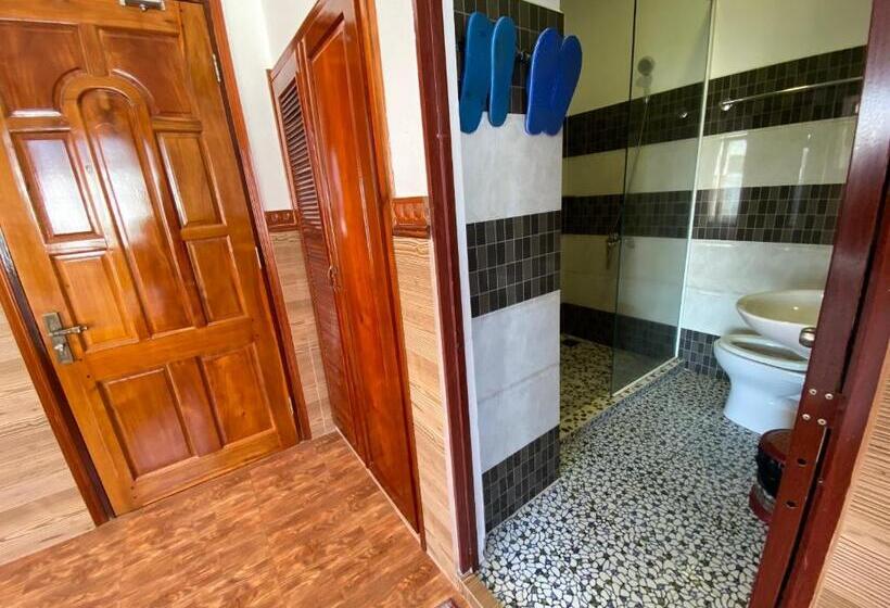 اتاق استاندارد چهار تخته, Huu Le