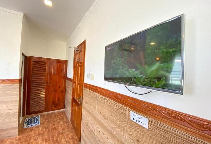 اتاق استاندارد چهار تخته, Huu Le