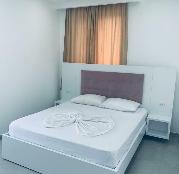 غرفة أساسية, Lakaj