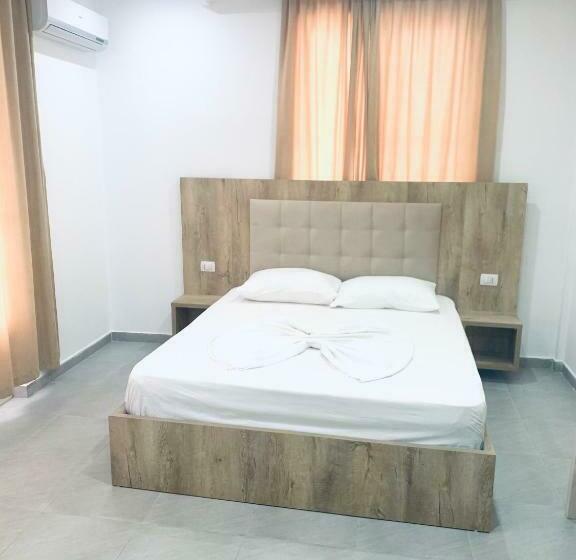 غرفة أساسية, Lakaj