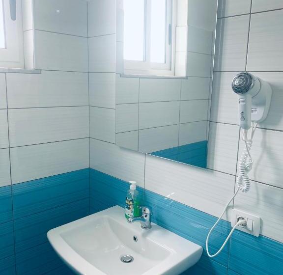 غرفة أساسية, Lakaj