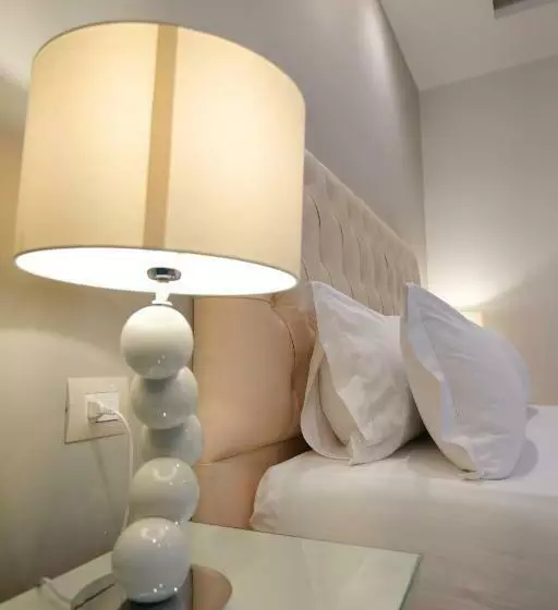 اتاق لوکس با بالکن, Luxury