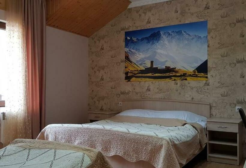 اتاق استاندارد چهارنفره با بالکن, Riverside Mestia