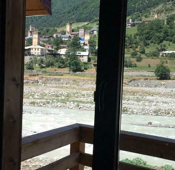 اتاق استاندارد چهارنفره با بالکن, Riverside Mestia