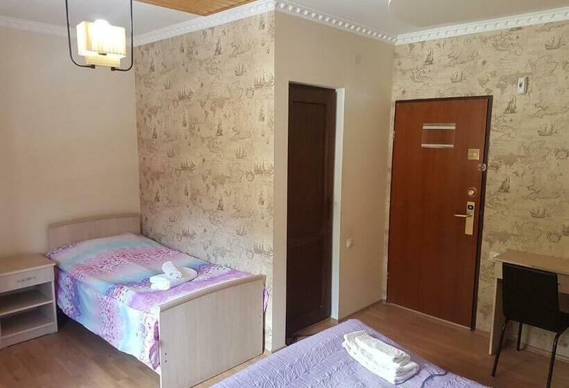 اتاق استاندارد سه نفره, Riverside Mestia