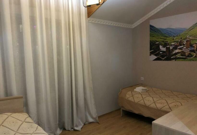 اتاق استاندارد با چشم‌انداز کوهستان, Riverside Mestia