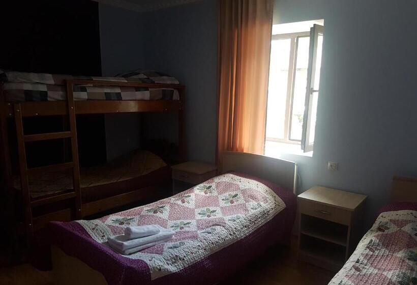 اتاق استاندارد چهار تخته, Riverside Mestia