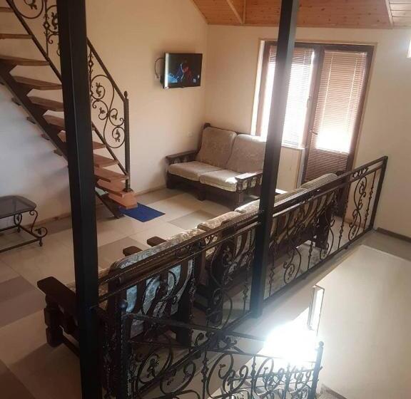 اتاق استاندارد سه تخته با چشم‌انداز, Riverside Mestia