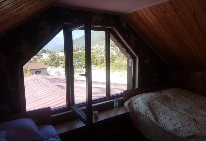 اتاق استاندارد سه تخته با چشم‌انداز, Riverside Mestia