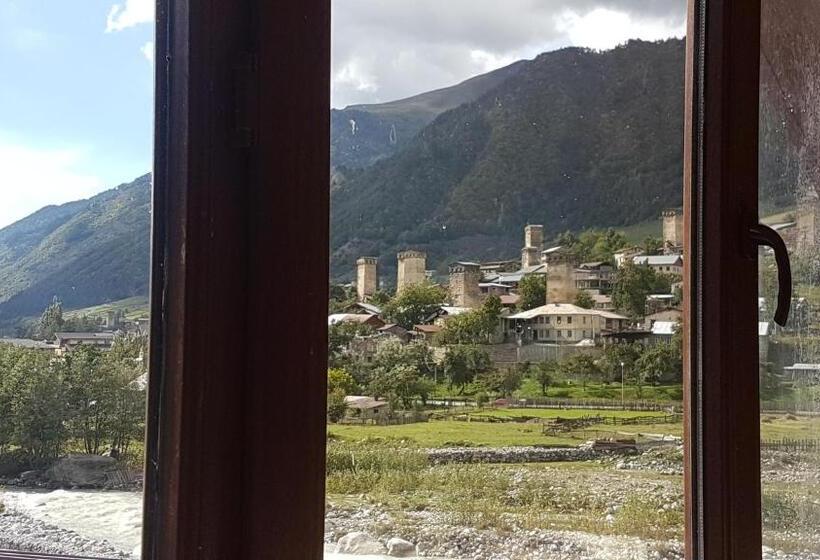 اتاق استاندارد سه تخته با چشم‌انداز, Riverside Mestia