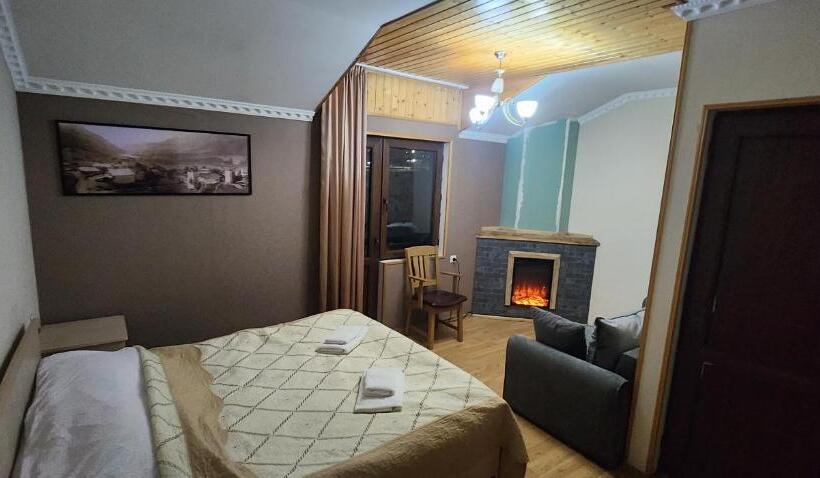 اتاق خانوادگی, Riverside Mestia