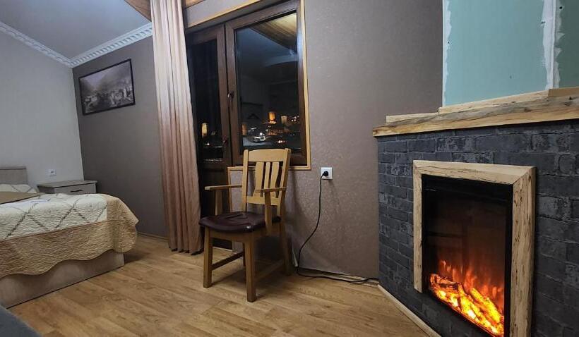 اتاق خانوادگی, Riverside Mestia