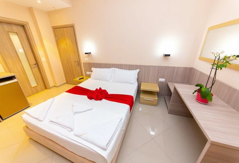 غرفة قياسية مزوَّدة بشُرفة, Villa Qendra