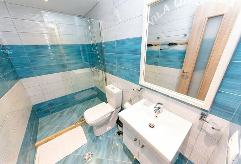 غرفة قياسية مزوَّدة بشُرفة, Villa Qendra