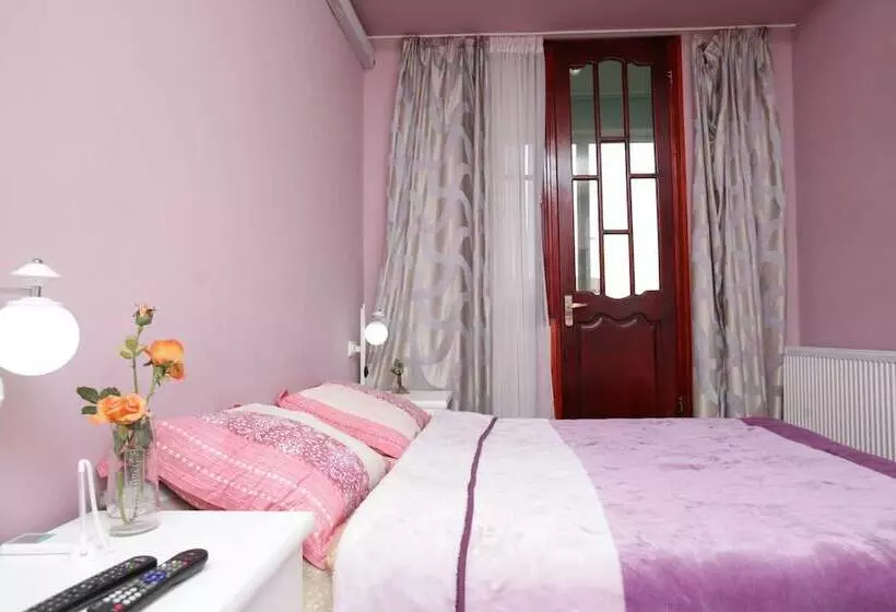 اتاق اکونومی, Mia B&b Tbilisi