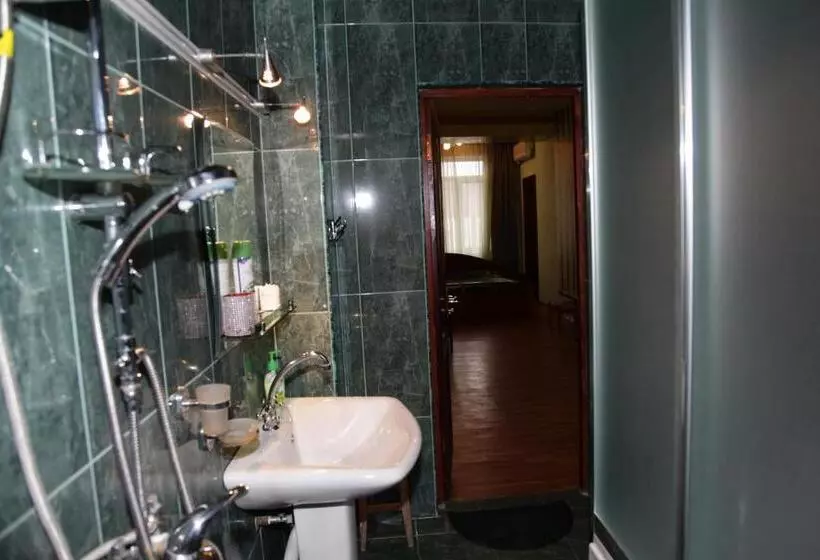 اتاق اجرایی, Mia B&b Tbilisi