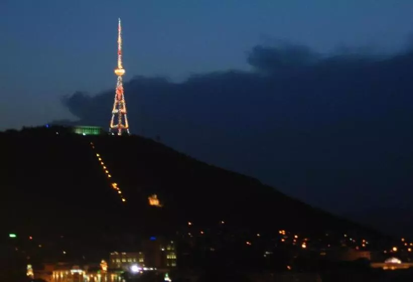 اتاق خانوادگی, Mia B&b Tbilisi