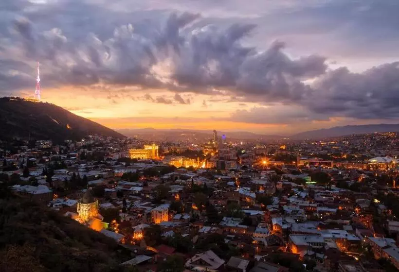 استودیوی استاندارد, Mia B&b Tbilisi