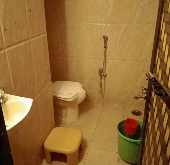 トリプルクラシックルーム, Oyo Laxmi Cottage