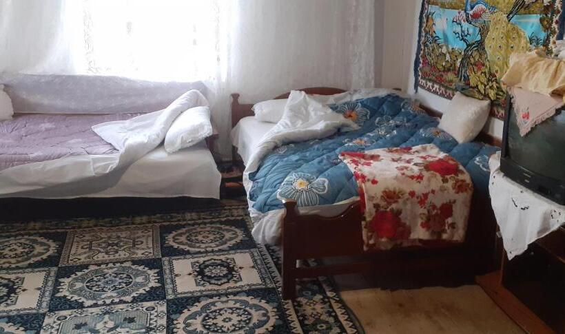 اتاق خانوادگی, Guest House In Buhal