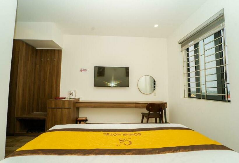 Deluxe Suite King Bed, Sonne Hotel Quang Binh